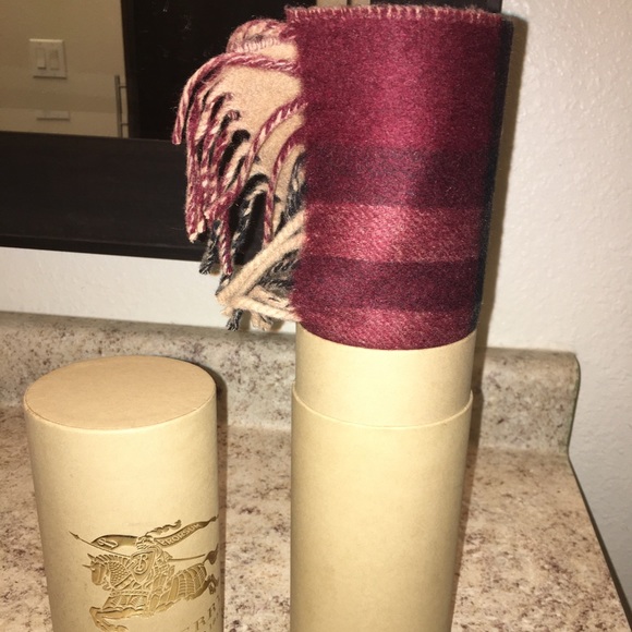 Burberry Men’s Scarf - Picture 3 of 5